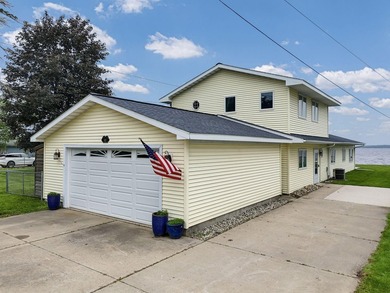 Welcome to lakefront living at its finest on highly sought-after - photo 2