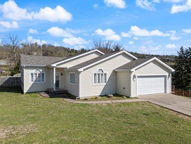 Ready to enjoy a peaceful lake area getaway?Whether you're - photo 1