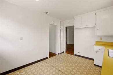 A rare opportunity to create your dream home. This thoughtfully - photo 14