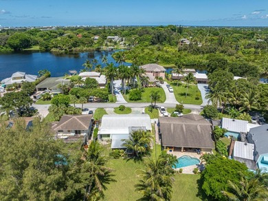 Welcome to this charming 3-bedroom, 2.5-bathroom waterfront - photo 7