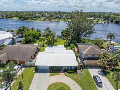 Welcome to this charming 3-bedroom, 2.5-bathroom waterfront - photo 9