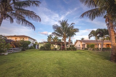 Welcome to this charming 3-bedroom, 2.5-bathroom waterfront - photo 10