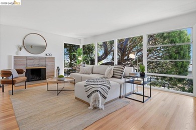 Perched peacefully above it all, this Mid-Century modern home - photo 3