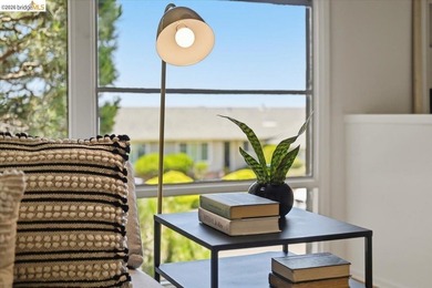Perched peacefully above it all, this Mid-Century modern home - photo 6