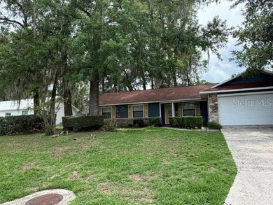 Nice 3 bedroom 2 bath with a double car garage and fireplace - photo 1