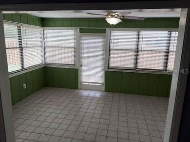 Nice 3 bedroom 2 bath with a double car garage and fireplace - photo 4