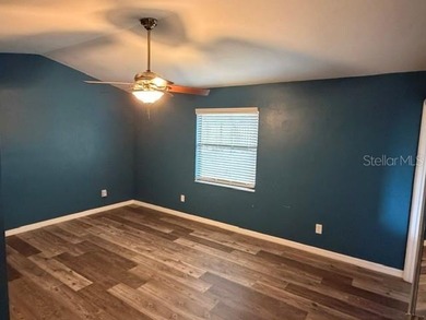 Nice 3 bedroom 2 bath with a double car garage and fireplace - photo 8