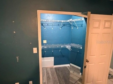 Nice 3 bedroom 2 bath with a double car garage and fireplace - photo 9