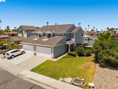 Waterfront living at its best! This 2 bed, 2.5 bath townhome - photo 4