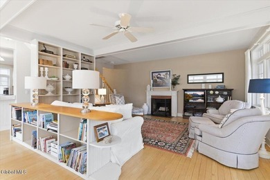 Welcome to this exceptional lakefront retreat in desirable - photo 11