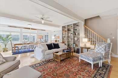 Welcome to this exceptional lakefront retreat in desirable - photo 12