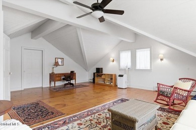 Welcome to this exceptional lakefront retreat in desirable - photo 18