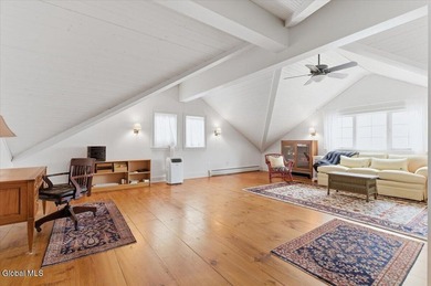 Welcome to this exceptional lakefront retreat in desirable - photo 20