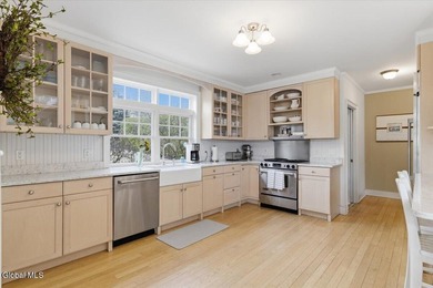 Welcome to this exceptional lakefront retreat in desirable - photo 21