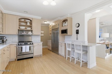 Welcome to this exceptional lakefront retreat in desirable - photo 23