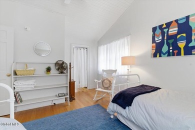 Welcome to this exceptional lakefront retreat in desirable - photo 29
