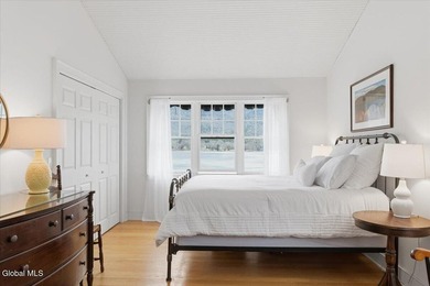 Welcome to this exceptional lakefront retreat in desirable - photo 32