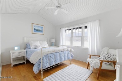 Welcome to this exceptional lakefront retreat in desirable - photo 33