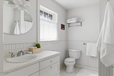 Welcome to this exceptional lakefront retreat in desirable - photo 35