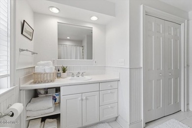 Welcome to this exceptional lakefront retreat in desirable - photo 36