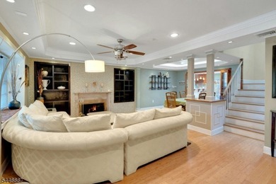 Welcome to a rare blend of classic colonial charm and - photo 7
