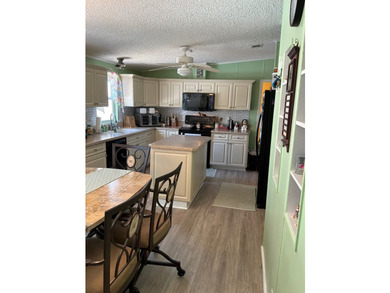 Leased Land Welcomes you to Pine Lakes! This large split-bedroom - photo 8