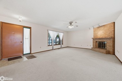 Classic, well-built ranch-style brick home w/ 2-car attached - photo 7