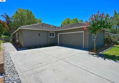 VERY POPULAR SINGLE STORY DETACHED HOME IN THE COVETED CROW - photo 2