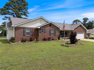 Beautifully updated lake area home in picturesque Holiday Island - photo 1