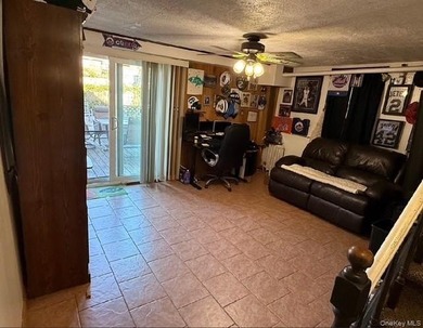 Welcome to this cozy and well-maintained 1-bedroom, 1.5-bathroom - photo 11