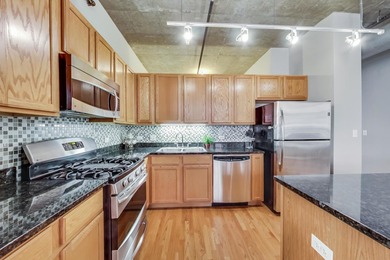 READY TO MOVE IN! CITY LOVER'S DREAM LOFT SPACE IN THE HEART OF