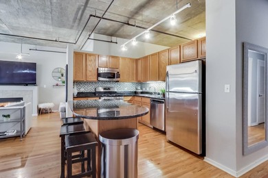 READY TO MOVE IN! CITY LOVER'S DREAM LOFT SPACE IN THE HEART OF