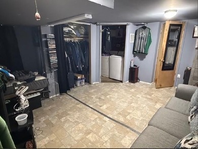 Welcome to this cozy and well-maintained 1-bedroom, 1.5-bathroom - photo 15