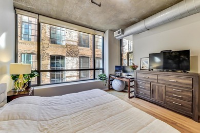 READY TO MOVE IN! CITY LOVER'S DREAM LOFT SPACE IN THE HEART OF