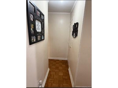 Welcome to this cozy and well-maintained 1-bedroom, 1.5-bathroom - photo 17