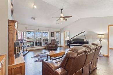 Beautifully updated lake area home in picturesque Holiday Island - photo 8
