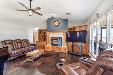 Beautifully updated lake area home in picturesque Holiday Island - photo 9