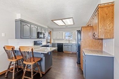 Beautifully updated lake area home in picturesque Holiday Island - photo 10