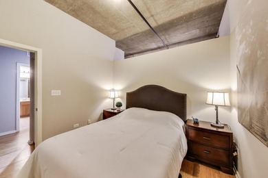 READY TO MOVE IN! CITY LOVER'S DREAM LOFT SPACE IN THE HEART OF