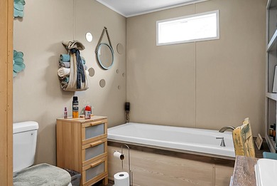 Welcome to this beautiful 4-bedroom, 2-bath home tucked away in - photo 36