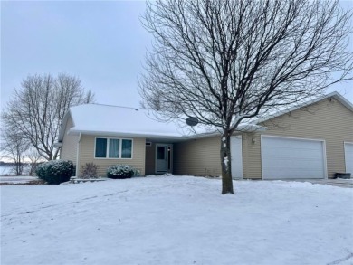 Lake Townhome/Townhouse Sale Pending in Worthington, Minnesota