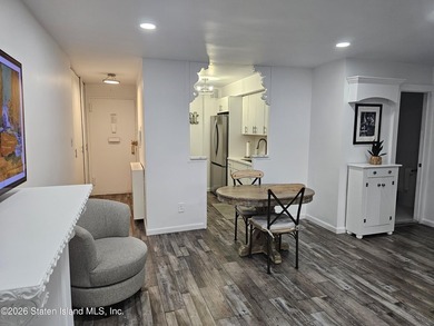 Welcome to 1000 Clove Road - The Fountains, a luxury high-rise - photo 33