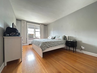 Top floor privacy and sunlight flooding into the apt all day - photo 3