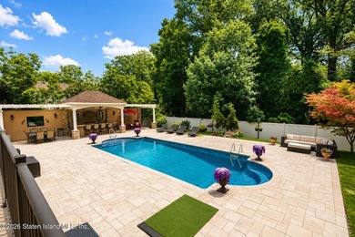 Beautiful and well maintained two family CHC in the heart of SE - photo 11