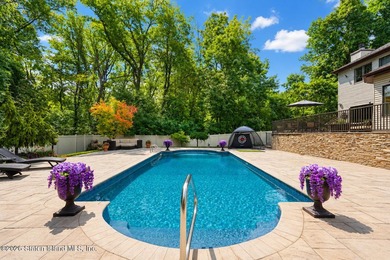 Beautiful and well maintained two family CHC in the heart of SE - photo 12