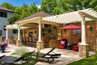Beautiful and well maintained two family CHC in the heart of SE - photo 15