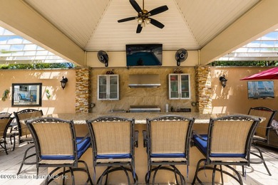Beautiful and well maintained two family CHC in the heart of SE - photo 18