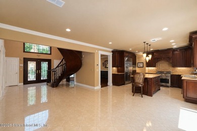 Beautiful and well maintained two family CHC in the heart of SE - photo 28