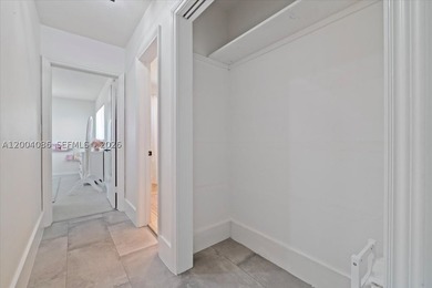Beautifully updated home in the prestigious Coral Ridge Country - photo 29