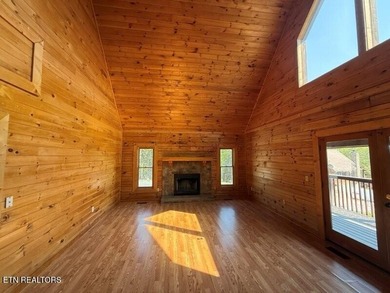 Renovated and ready to move in condition! Cozy cabin offers - photo 2